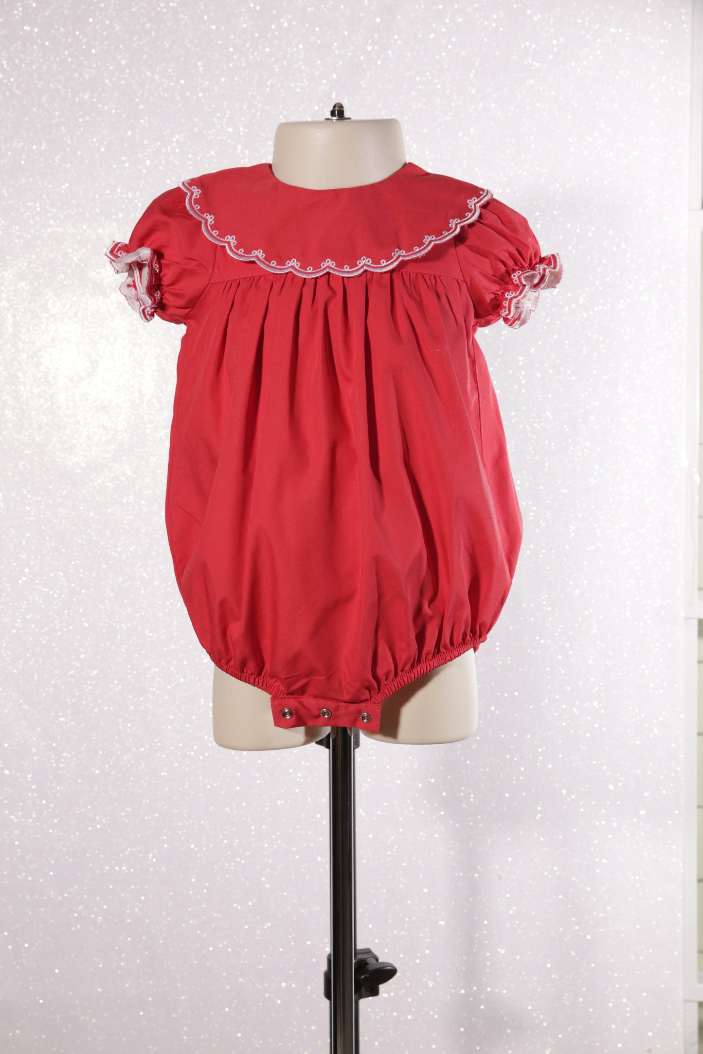 Red Embroidered Round Collar Bubble